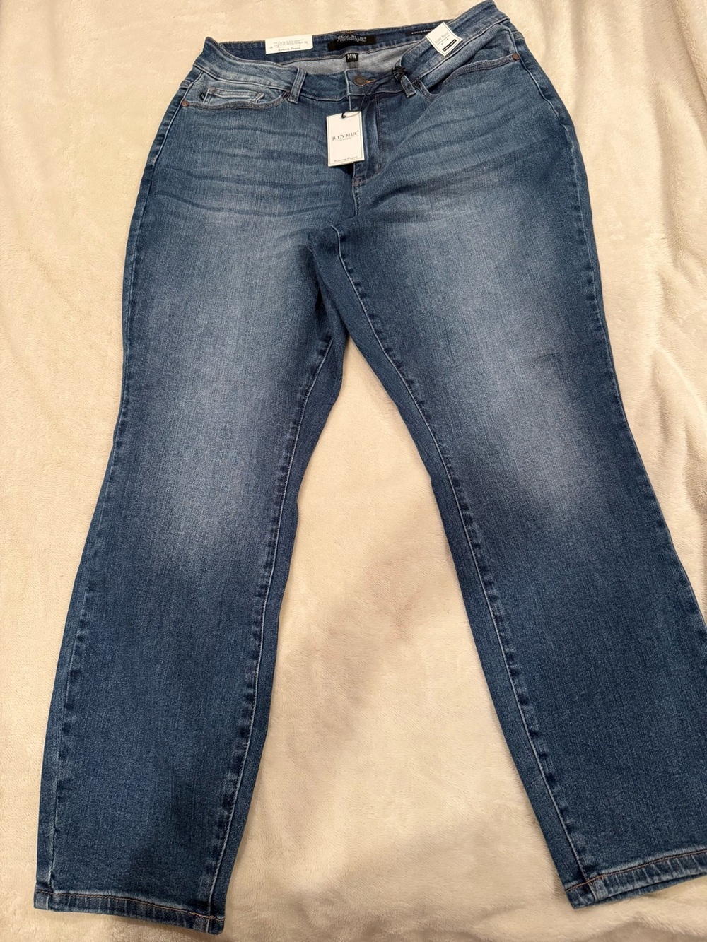 Judy Blue Boyfriend Fit Jeans in Medium Blue Wash